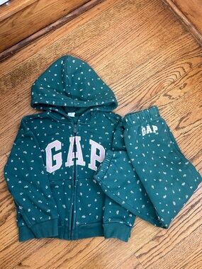 GAP KIDS Floral Print Green Fleece Jogging Suit Zip Up Front Logo Size 6